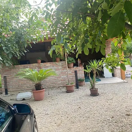 Diofa Apartmanhaz Kapuvár Exterior photo