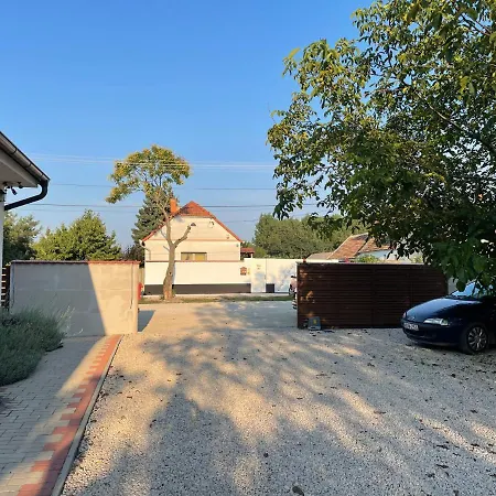 Diofa Apartmanhaz Kapuvár Exterior photo